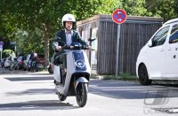 Oberbuergermeister Boris Palmer (Parteilos) bei einer Probefahrten mit einem E-Roller
