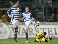Fussball 1. Bundesliga: Dortmund - Duisburg, Zweikampf