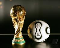 Fussball  WM Pokal mit WM 2006Ball