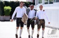 Fussball 1. Bundesliga 15/16: Fototermin FC Bayern Muenchen in Lederhosen