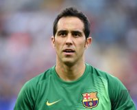 FUSSBALL International 2014/2015: Torwart Claudio Bravo (Barca)