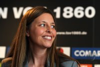 2. Fussball Bundesliga: 1860 Muenchen praesentiert den Trikotsponsor Uhlsport