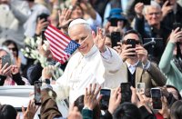 Papst Leo XIV. am Palmsonntag auf dem Petersplatz