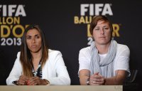 Fussball International  FIFA Ballon d Or 2013: Marta (Brasilien) und Abby Wambach (USA)