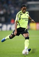 Fussball, Champions League: Chelsea, DROGBA Einzelaktion