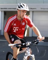 Fussball 1. Bundesliga: Die Mannschaft des FCB macht eine Fahrrad Tour mit dem Mountainbike