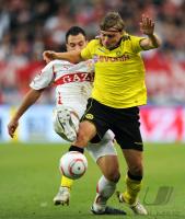 Fussball 1. Bundesliga : Timo Gebhart (li, VfB Stuttgart) gegen Marcel Schmelzer (re, Borussia Dortmund)