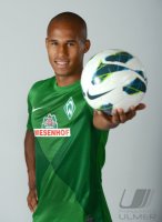 Fussball 1. Bundesliga, Saison 2012/2013, Werder Bremen: Theodor Gebre Selassie im exklusiven Pressefoto ULMER Fotoshooting