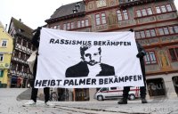 Demo gegen Oberbuergermeister Boris Palmer Tuebinger Marktplatz