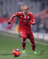 Fussball DFB Pokal : Arjen Robben (FCB) in GRUENEN SCHUHEN