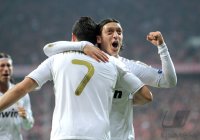 FUSSBALL INTERNATIONAL  CHL HALBFFINALE 11/12:  FC Bayern Muenchen - Real Madrid