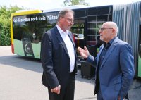 Verkehrsminister Winfried Hermann (Die Gruenen) bei der Firma Moby - mobility for you
