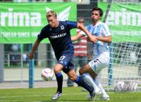 2. Fussball Bundesliga: Manuel Schaeffler  (li, 1860 Muenchen) gegen Mathieu Beda (re, 1860 Muenchen)