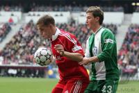 Fussball 1. BL Bayern-Wolfsburg; Zweikampf