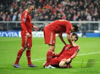 Fussball CHL  Saison 2011/2012:  JUBEL nach dem TOR, Franck Ribery, Mario Gomez mit Thomas Mueller (v. li., FC Bayern Muenchen)