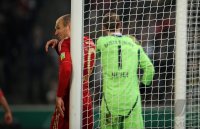 FUSSBALL, DFB Pokal Halbfinale: Manuel Neuer und Arjen Robben (FC Bayern Muenchen)