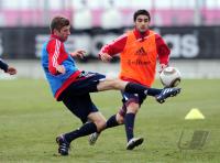 Fussball 1. Bundesliga : Thomas Mueller gegen  Mehmet Ekici  (v. li., FC Bayern )