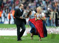 Fussball 1. Bundesliga : Paulaner BIERDAMEN, WEISSBIER MAEDELS