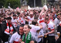 Fussball DFB Pokal Finale 24/25: Arminia Bielefeld - VfB Stuttgart, Public Viewing auf dem Schlossplatz
