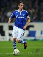 Fussball 1. Bundesliga, Saison 2011/2012: FC Schalke 04, Metzelder am Ball