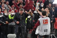 Fussball 1. Bundesliga Saison 21/22: JUBEL FC Bayern Muenchen feiert die 32. Meisterschaft