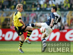 Fussball 1. Bundesliga: Dortmund - Berlin, Zweikampf