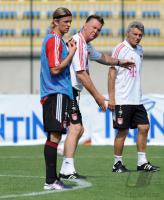 Fussball 1. Bundesliga: Trainer Louis van Gaal, Anatoliy Tymoshchuk  (v. re., FCB)