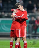 Fussball: Bayern Jubel mit Thomas Mueller , Miroslav Klose (v. li.)