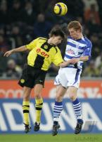Fussball 1. Bundesliga: Dortmund - Duisburg, Zweikampf