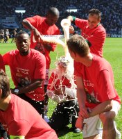 2. Fussball Bundesliga : AUGSBURG JUBEL NACH DEM AUFSTIEG IN DIE ERSTE 1. BL