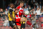 Fussball 2. Bundesliga: Oberhausen - Reutlingen, Zweikampf