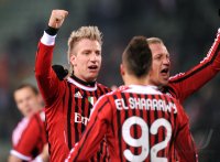 FUSSBALL SERIE A:  JUBEL Maxi Lopez, Stephan El Shaarawy, Philippe Mexes (v.li., AC Mailand)
