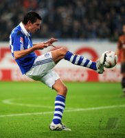 Fussball: 1. Bundesliga Saison 2010/2011, Schalke: MORITZ am Ball