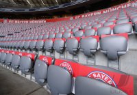 FUSSBALL DFB POKAL  Saison 2012/2013: Pappklatschen in der Allianz Arena