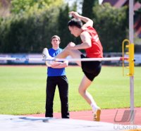 Leichtathletik: Hochspringen Lukas Gaertner (TV Rottenburg) trainiert im Rottenburger Hohenberstadion