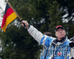 SKISPRINGEN  Vierschanzen Tournee   Oberstdorf DSV Bundestrainer Reinhard Hess mit Fahne