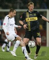 Fussball 2. Bundesliga: Aachen - 60 Muenchen, Zweikampf