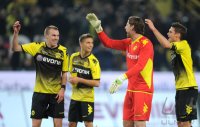 Fussball 1. Bundesliga, Saison 2011/2012: JUBEL nach dem Sieg Kevin Grosskreutz, Torwart Roman Weidenfeller, Sebastian Kehl (v. li., Borussia Dortmund)
