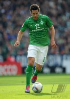 Fussball 1. Bundesliga, Saison 2011/2012: Claudio Pizarro (SV Werder Bremen)  Einzelaktion am Ball