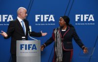 Fussball International: FIFA Praesident Infantino (Schweiz) FIFA Generalsekretaerin Fatma Samoura (Senegal)