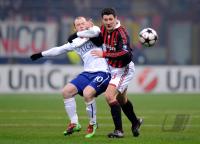FUSSBALL  International CHL 09/10  : Wayne Rooney  (li., Manu) gegen Daniele Bonera (re, Milan)