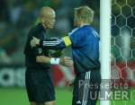 FUSSBALL Weltmeisterschaft Oliver Kahn und Schiedsrichter Collina