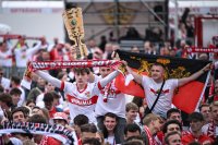 Fussball DFB Pokal Finale 24/25: Arminia Bielefeld - VfB Stuttgart, Public Viewing auf dem Schlossplatz
