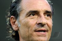 Fussball International EM 2012-Qualifikation:  Trainer Cesare PRANDELLI (Italien)