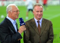 Fussball CHL  Saison 2011/2012: Ehrenpraesident Franz Beckenbauer, Vorstandsvorsitzender Karl Heinz Rummenigge  (v. li., FC Bayern Muenchen)