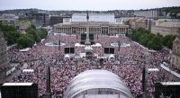 Fussball DFB Pokal Finale 24/25: Arminia Bielefeld - VfB Stuttgart, Public Viewing auf dem Schlossplatz