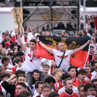 Fussball DFB Pokal Finale 24/25: Arminia Bielefeld - VfB Stuttgart, Public Viewing auf dem Schlossplatz