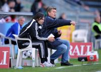 Fussball 3. Bundesliga : Trainer Klaus Augenthaler mit Co Trainer Matthias Lust (v. re., Unterhaching)