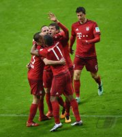 Fussball 1. Bundesliga Saison 15/16: JUBEL FC Bayern Muenchen