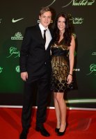 Fussball, 1. Bundesliga Saison 2012/2013: Felix Kroos posiert mit Freundin Lisa Klaas